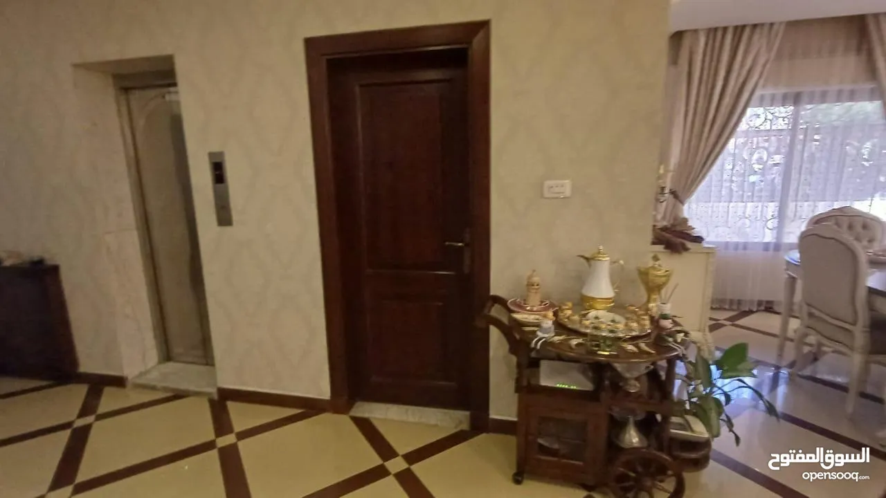 فيلا فاخرة في-عبدون-خمس غرف بمصعد داخلي وموقع مميز (ID# : 6871)