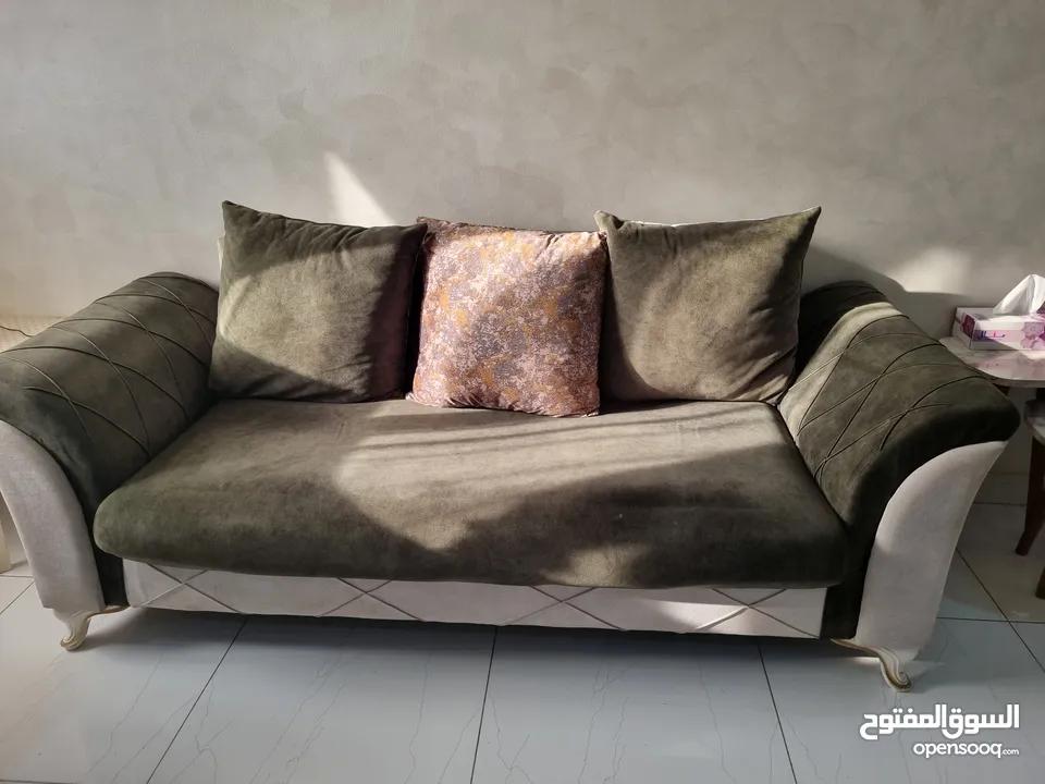 طقم جلوس نظيف جدا 7 أشخاص Sofa set very clean 7 seater