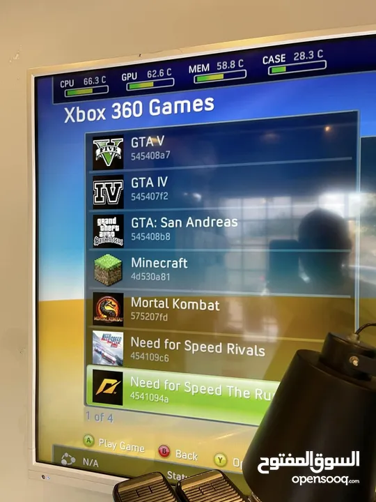 أكسبوكس 360 نظيف جدا مهكر مع 250 لعبة و ايدتين جداد فقط