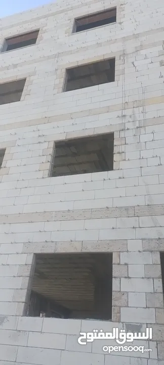 عماره سكنيه في صالحية العابد مكونه من أربع طوابق  وكراج وبئر ماء 60 متر وكوشان مستقل جميع الخدمات