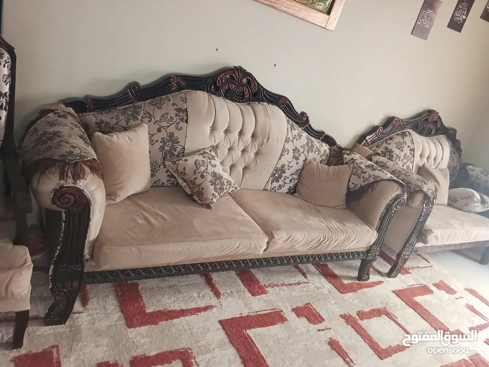 طقمين كنب للبيع بسعر مغري