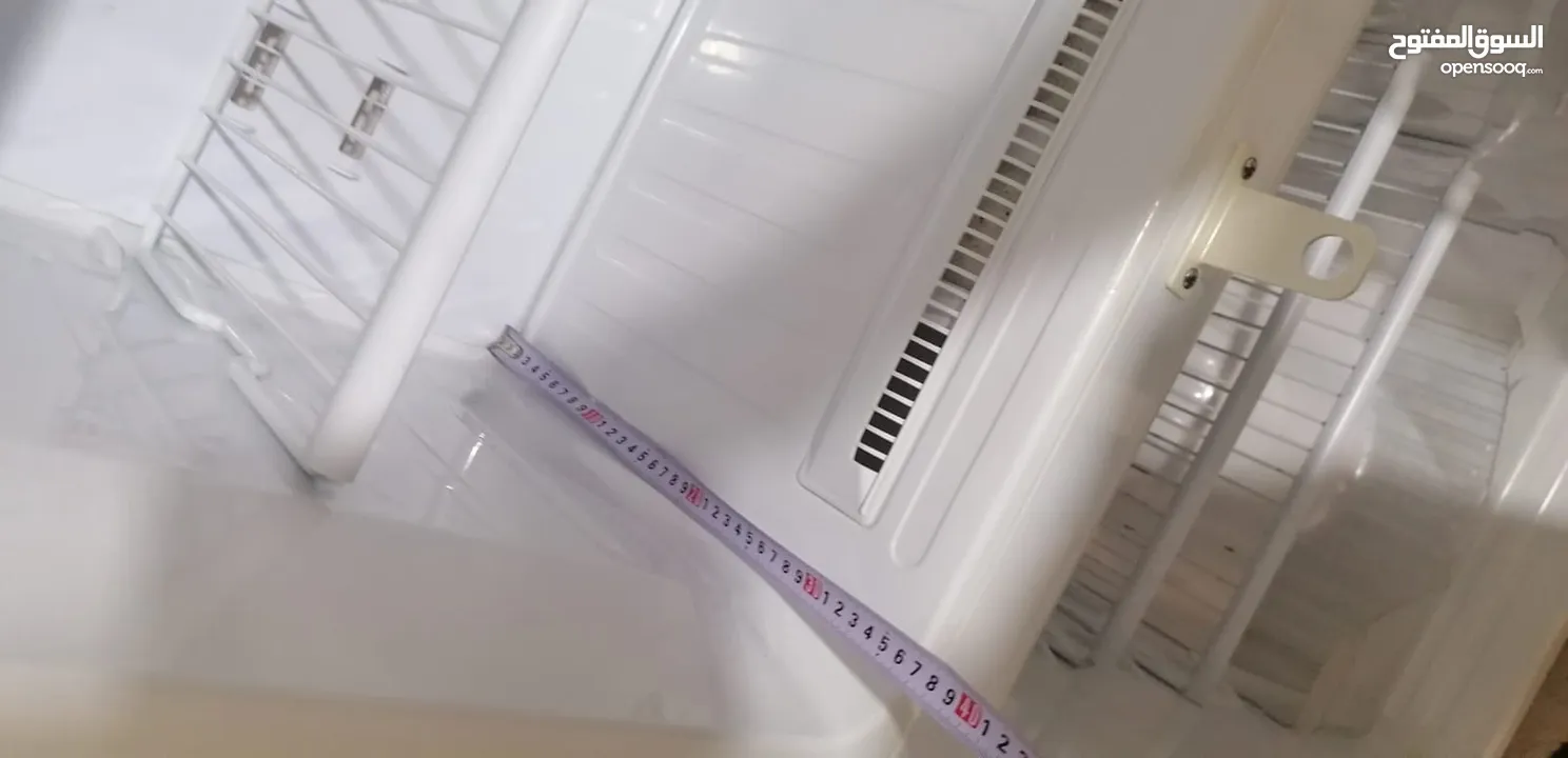 ثلاجه حجم وسط  و فريزر  للتبريد مستعمل نظيف كتييير  من شركه  سامسونج 220-240V/50Hz