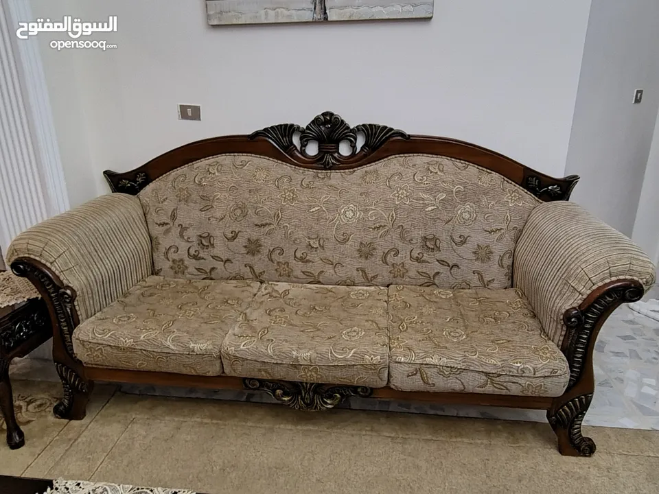 طقم زان 9 مقاعد وسجاد وبرادي للبيع