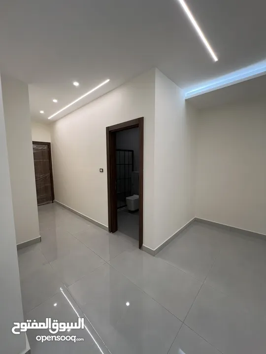 شقق مميزة للبيع 250 متر في ارقى مناطق شمال عمان شفابدران متوفر طابق اول وطابق أرضي وأخير مع روف مميز