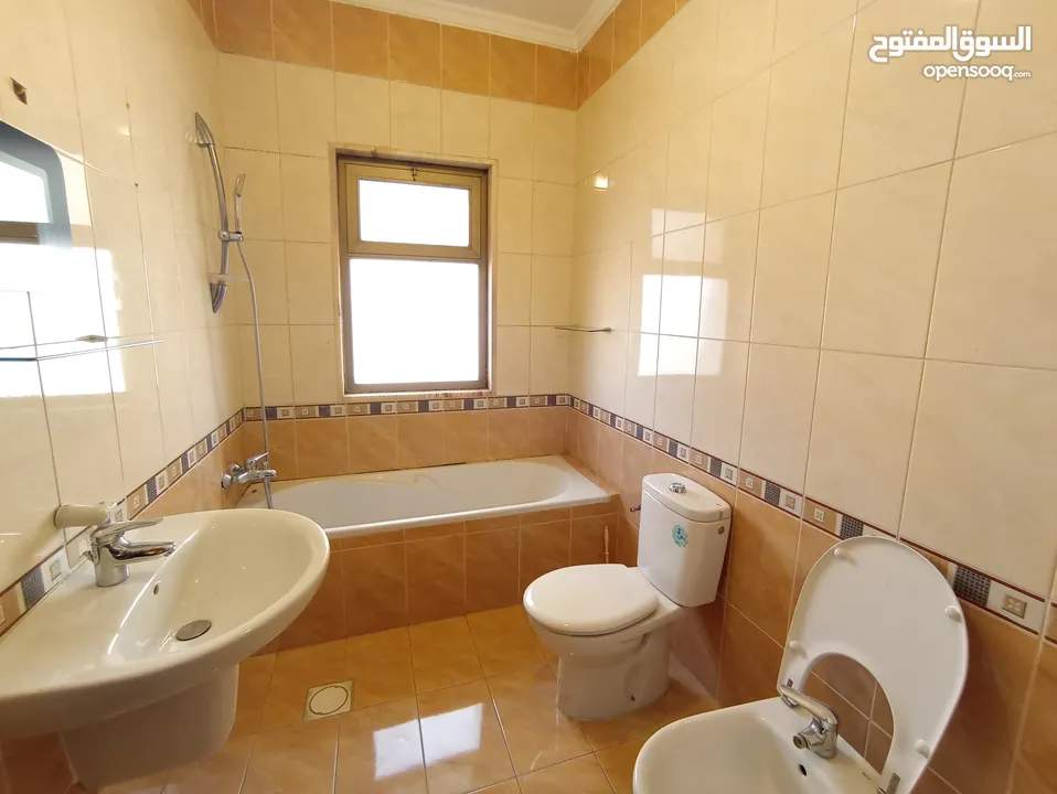 شقة غير مفروشة للإيجار 300م2 ( Property 19203 )-174847862