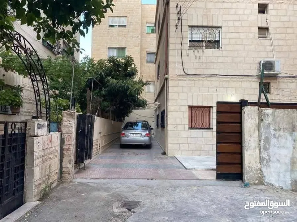 عمارة استثمارية بضاحية الامير حسن للبيع من المالك مباشرة