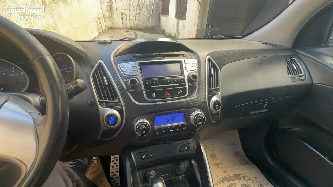 2009 ‏Hyundai توسان LX20 اربع ابواب، اللون فيراني، الكراسي جلد والسيارة 92,000 كيلو فقط وبحالة رائعة