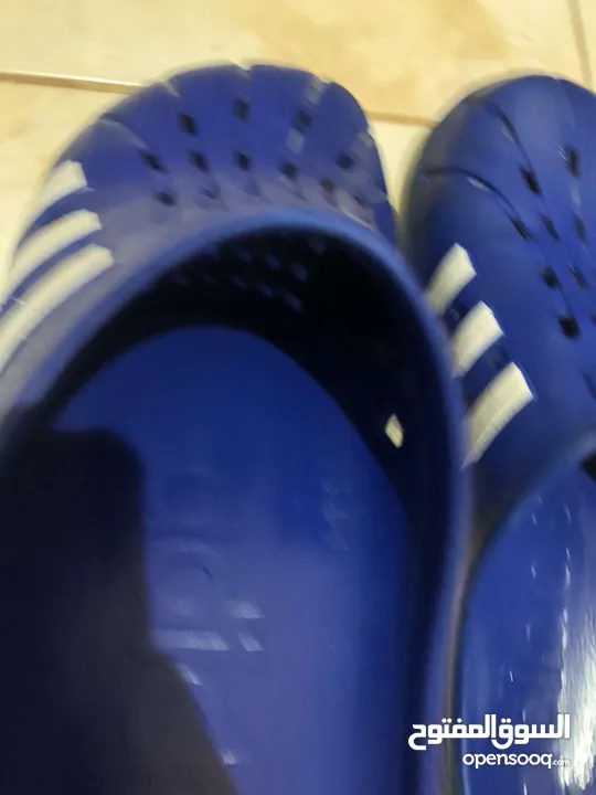 جزمتين اديداس (ADILETTE CLOGS) نظيفة للبيع بسعر جبار