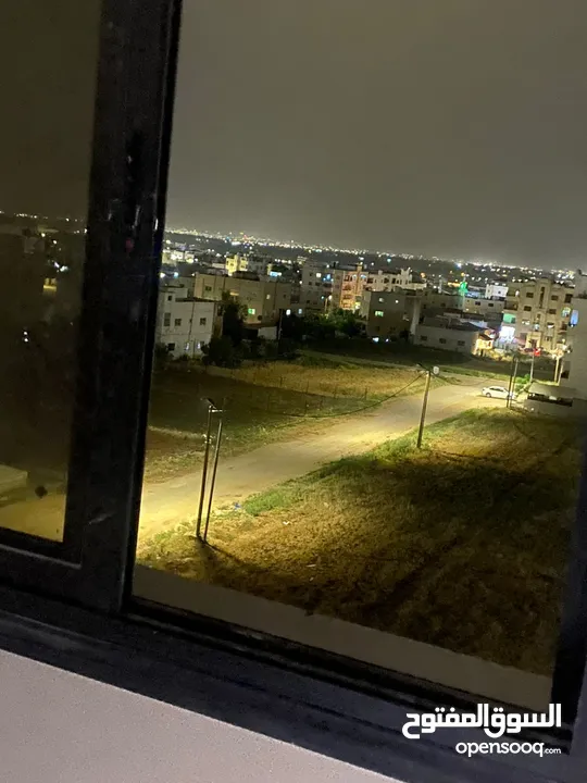 شقه مميزه طابق الثالث اخير  لا يوجد تسويه للبيع اربد - الصريح -خلف قصر السعدي  منطقه هادئه