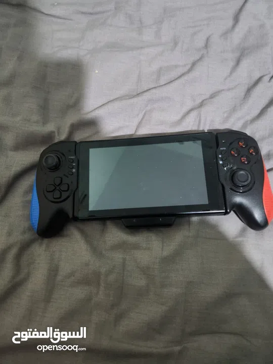 نينتندو سويتش مع كينترولارنينتندو سويتش مع كينترولارنينتندو سويتش مع كينترولار