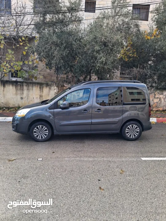 بيجو بارتنر 2017 جير عادي 6+1 ديزل دهان شركة يد صفر عداد 93