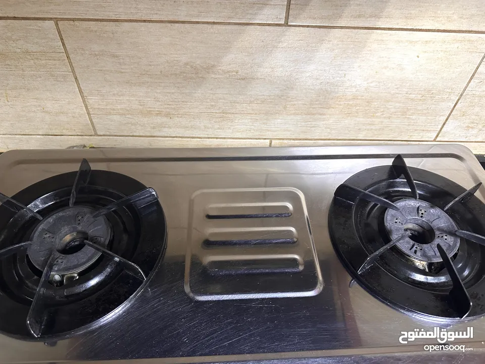 Gas stove with 2 burners