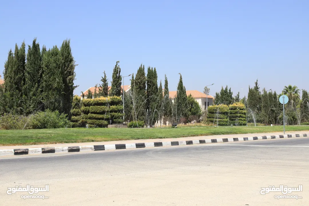 تملك فيلا العمر في ضاحية الأندلسية