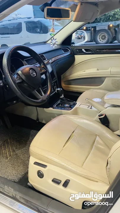 سكودا سوبيرب 2014 ديزل ترخيص 2014 فل اضافات مع فتحة سقف / البيع كاش مع امكانية البدل