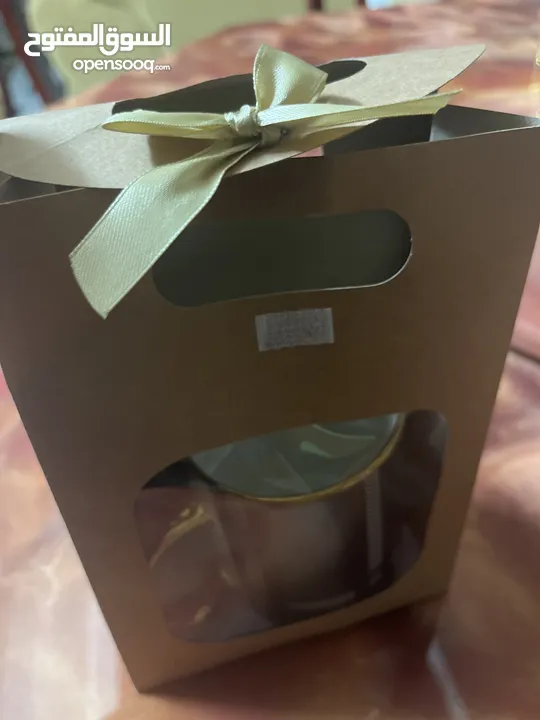 كوب (مج) اخضر الون يده ذهبية وجميل جدا ثقيل الحجم