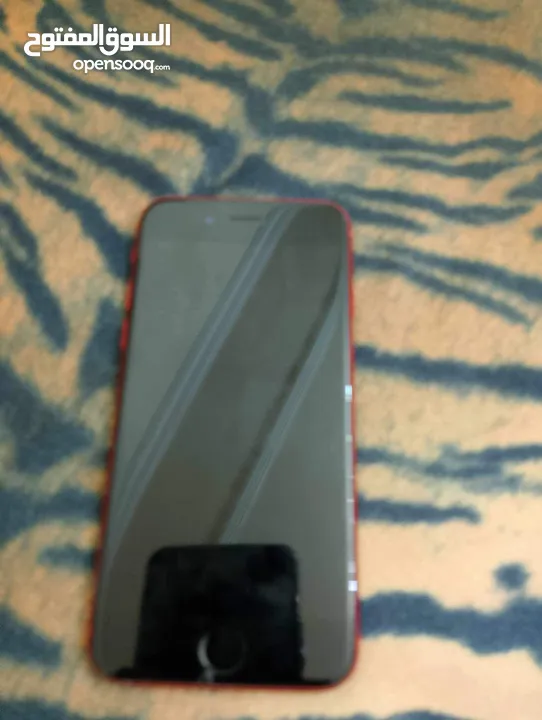 ايفون 8 لبيع عيب  كسر من الخلف و تغير شاشه وبطاريه