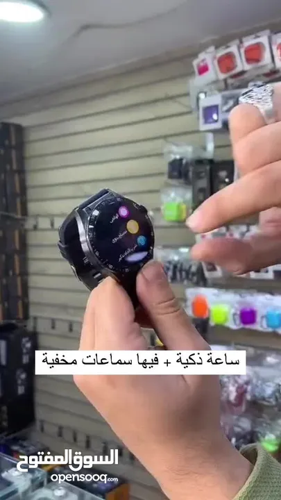 ساعة فيها سماعات مخفية بلوتوث