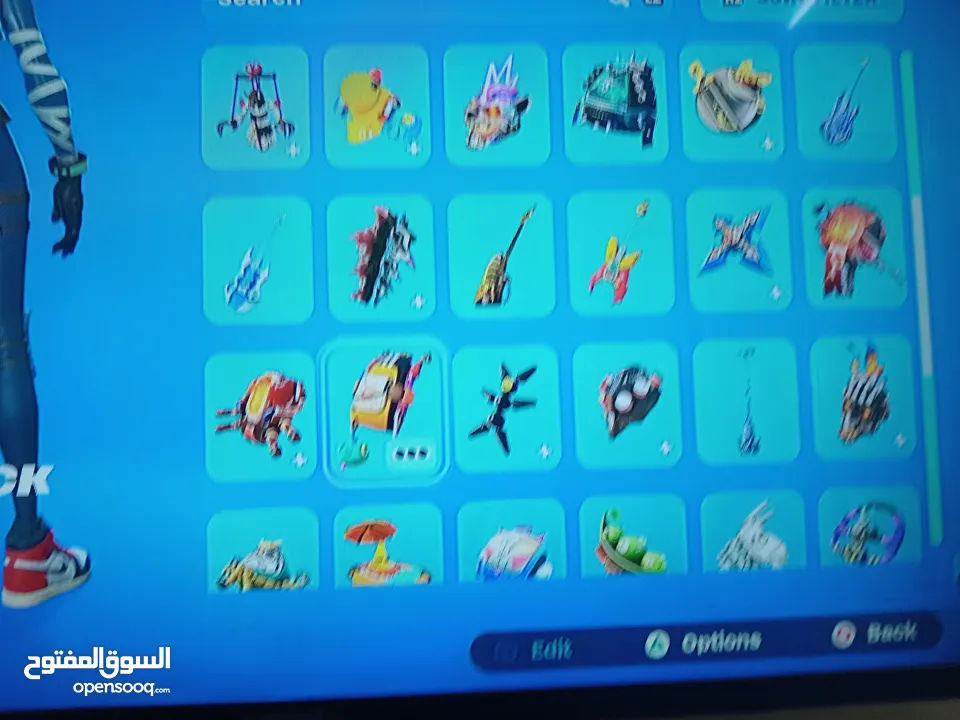 بلايستيشن 4 مع حساب يوجد حساب فورتنايت قوي