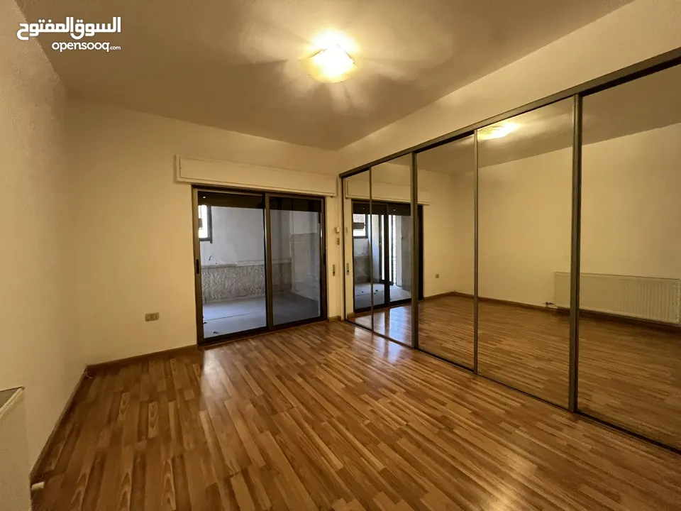 شقة ارضية مستقلة للبيع في عبدون خلف السفارة السعودية