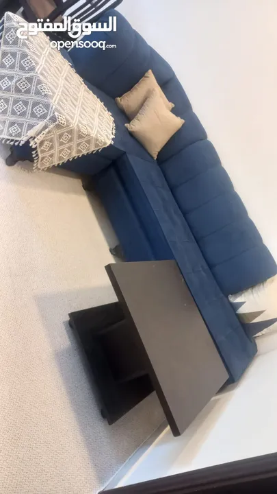 طقم كورنر حرف L  مع طاولة وسط