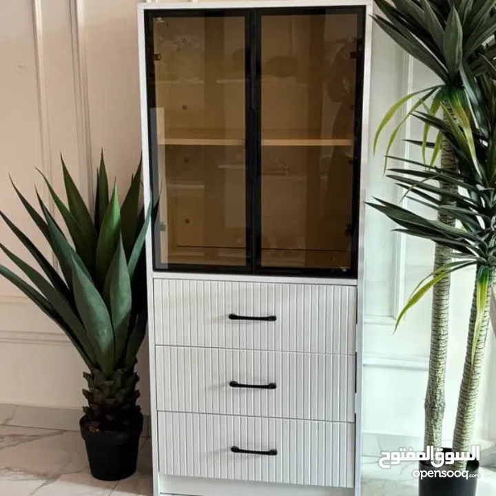 خزانة العرض الفاخرة – ترتيب + فخامة + أناقة بقطعة وحدة