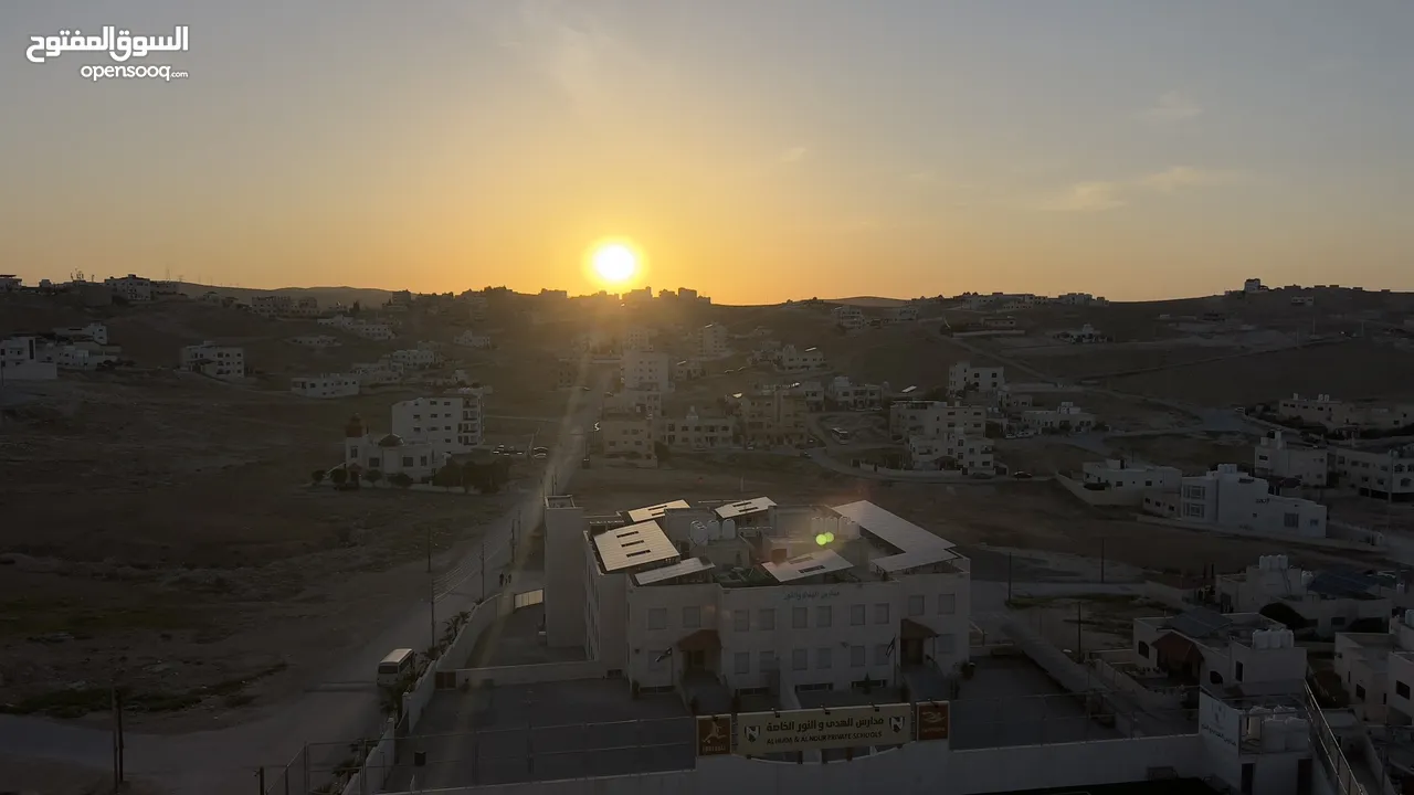 شقق طابقيه ارضيه  جديده فاخره في الزرقاء الجديده شارع الونك ( الكرامه )