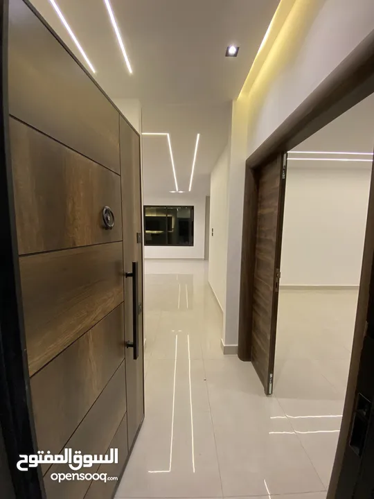 شقق فاخرة 240 متر و 200 متر 4 نوم و 3 نوم بتشطيب فاخر وبسعر مميز في أجمل مناطق طريق المطار البنيات