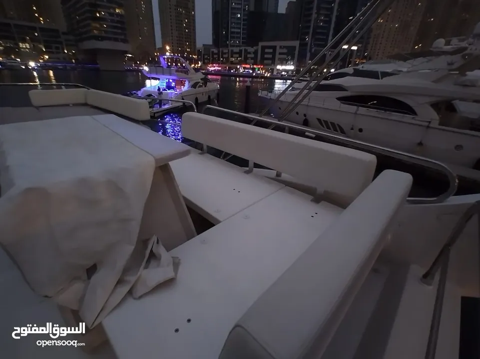 شركة تاجير يخوت في دبي مارينا مول للبيع