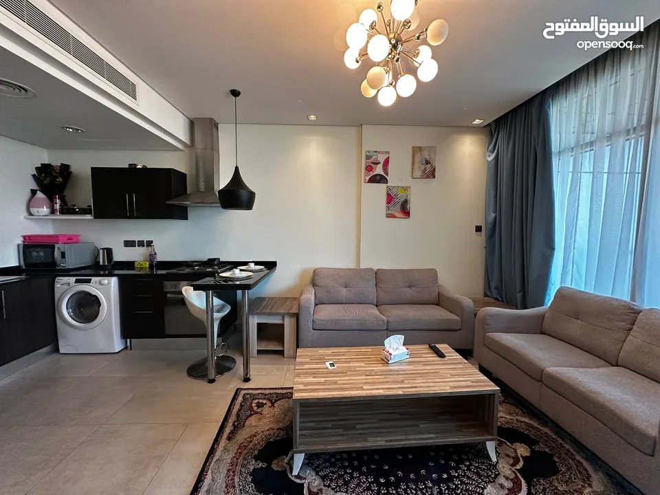 للايجار شقه راقيه مفروشه مع الكهرباء والانترنت فتح إلكتروني برج جديد  في الحوره وتشمل جميع الخدمات