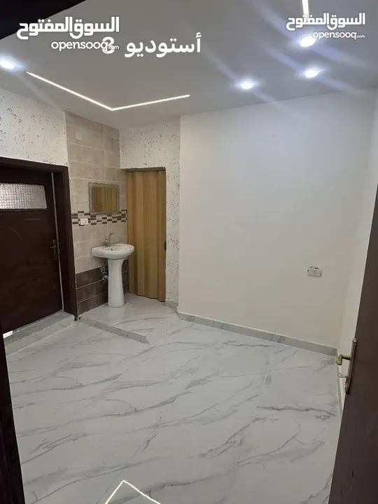 شقة فارغة للايجار في شارع الجامعة 160