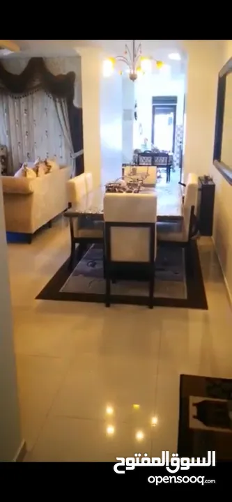 شقة بمساحة 170 متر مربع في الطيرة جهة دوار نبيل عمر سعر ع الكاش 135 الف دولار فقط