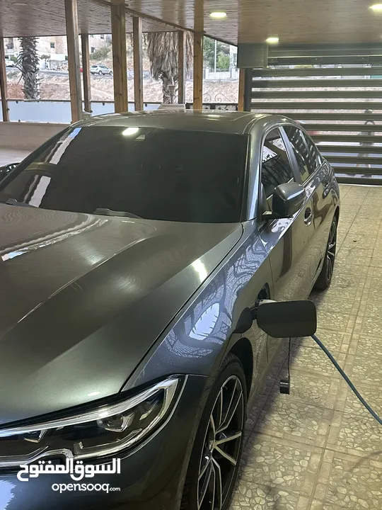 bmw 330e  وارد الوكالة ابو خضر بحالة الوكالة