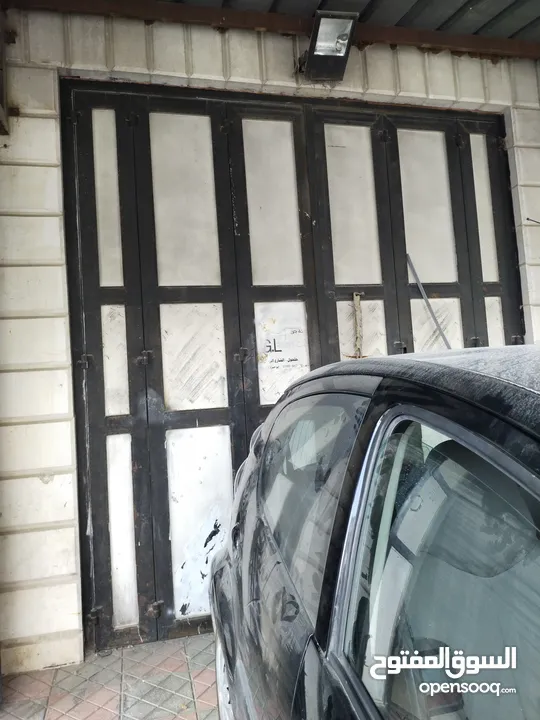 محل تجاري للبيع في مدينة حلحول على الشارع الرئيسي