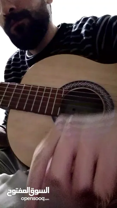 guitar carot handmade  demcuce جيتار صناعه سورية استخدام فترة بسيطه  الجيتار روعه وصوته ممتاز