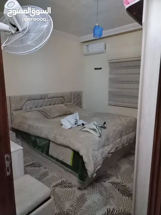 شقة أرضية للبيع في ابو نصير 240م مع مدخل مستقل وكراجين وتشطيبات فاخرة وفرش جديد بسعر مميز و اطلالة