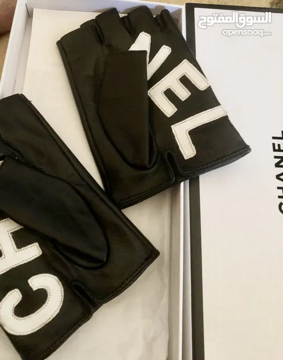 gloves CHANEL