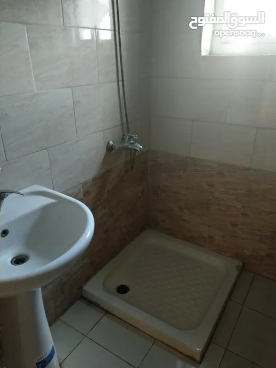 شقة صغيرة للايجار - شارع نابلس