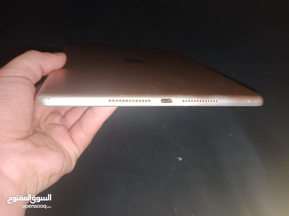 ايباد الجيل الثامن نضيف للبيع بسعر حرق