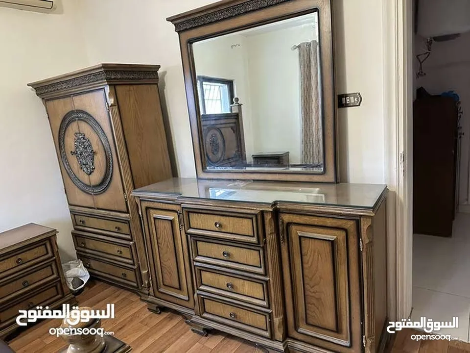 سرير مجوز وكومدنتين وتسريحه خشب لتيه وزان بحاله ممتازه بدون خزانه