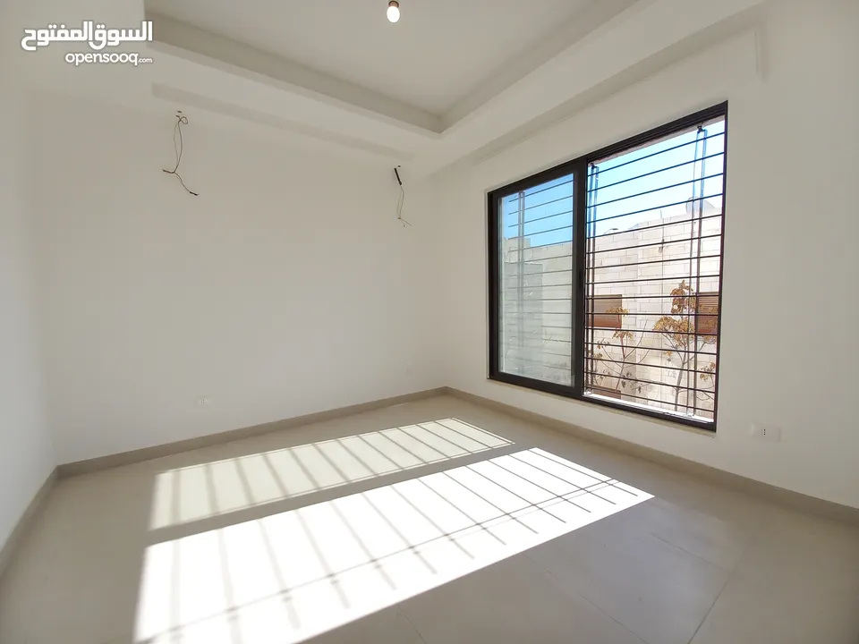 Unfurnished Apartment For Rent In Um Al Summaq ( Property 40944 ) Yearly Only  - 174186752