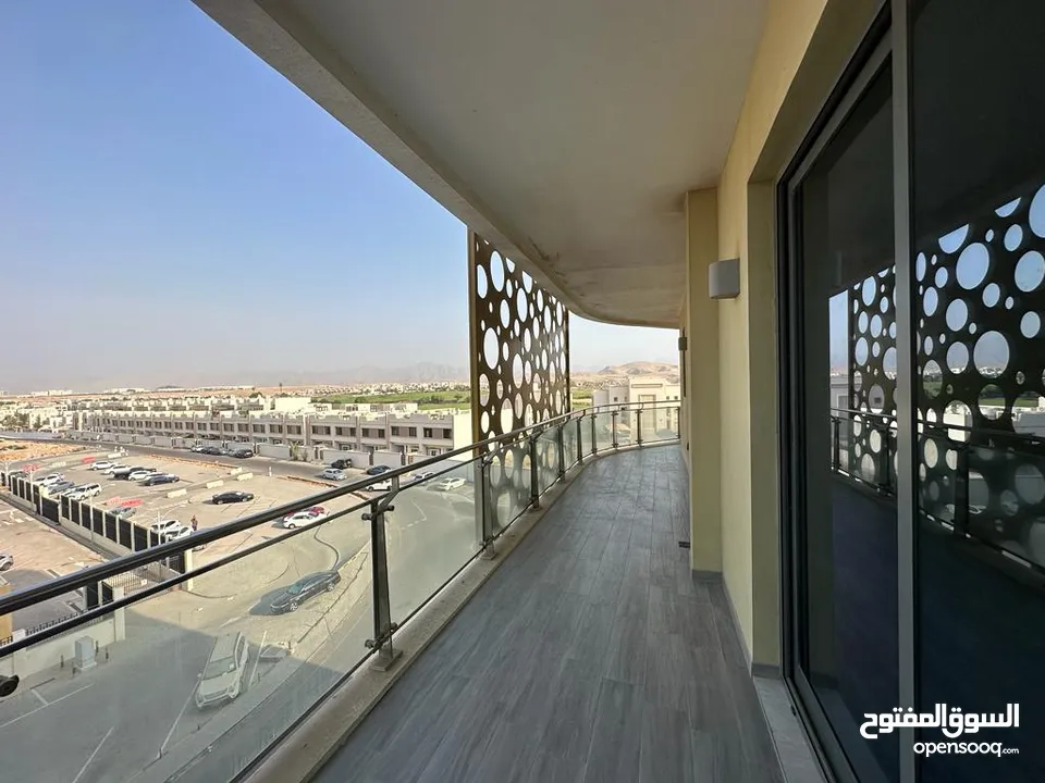 1 BR Luxury Flat with Large Balcony in Boulevard Tower