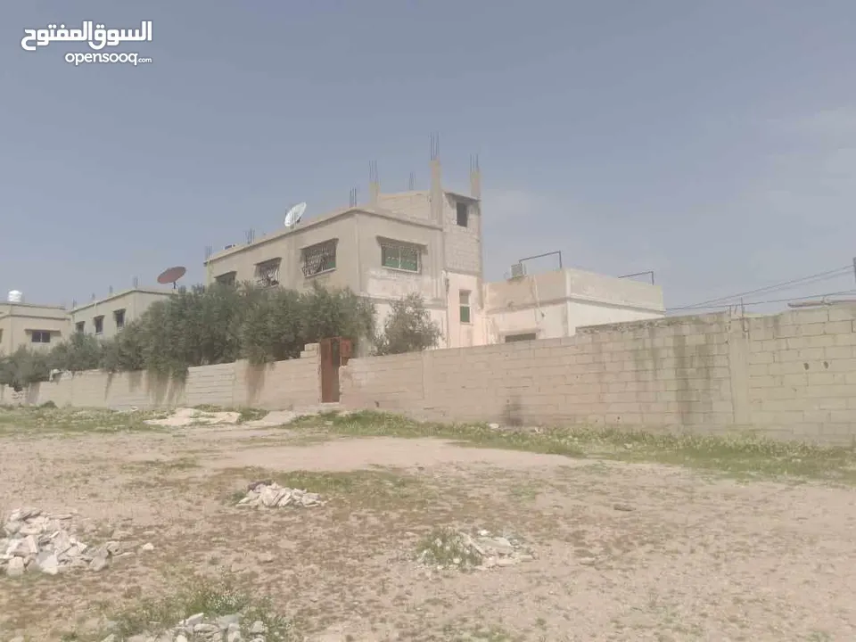 بيت ثلاثة شقه