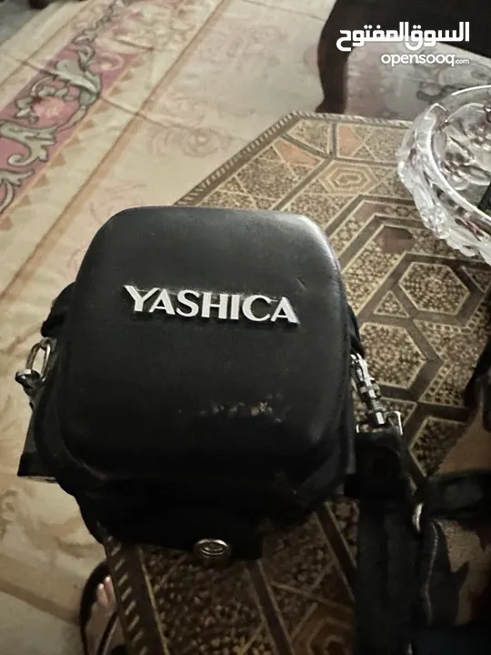 كاميرة كلاسيكية مميزة من نوع yashica