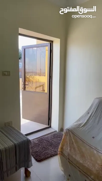 شقة للبيع في المهندسين 350 متر مربع طابق 3 مع روف كبير مميزة جداً من المالك