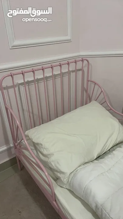 سرير للاطفال من ايكيا