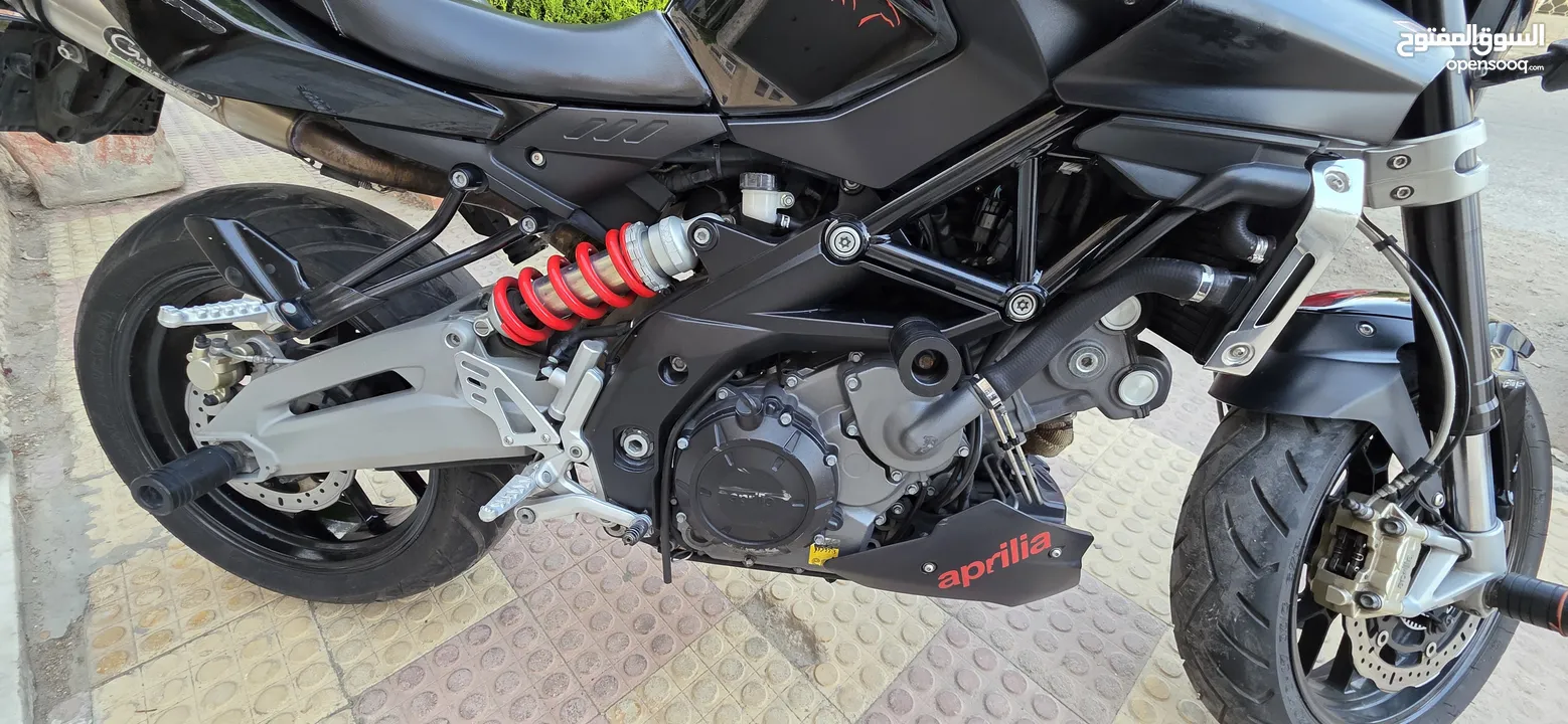 دراجة ابريليا 750 cc بحالة ممتازة 2016 ماشية 24000 فقط مالك ثاني صيانة دورية في الشركة 3200 دينار