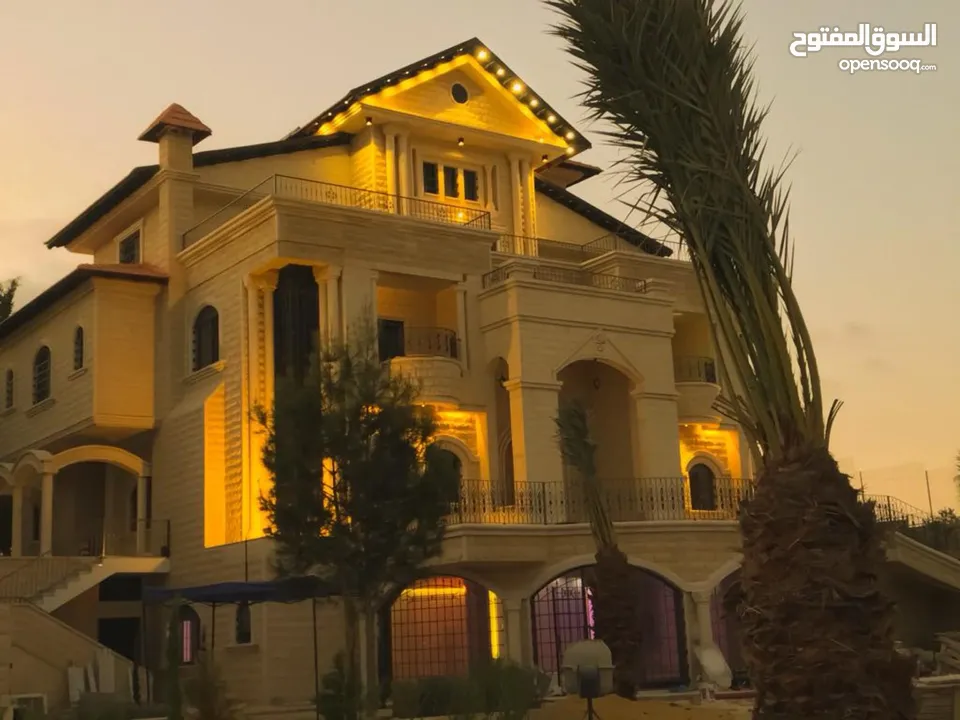 فيلا للبيع في الخليل بين ابودعجان وتفوح راس جبل