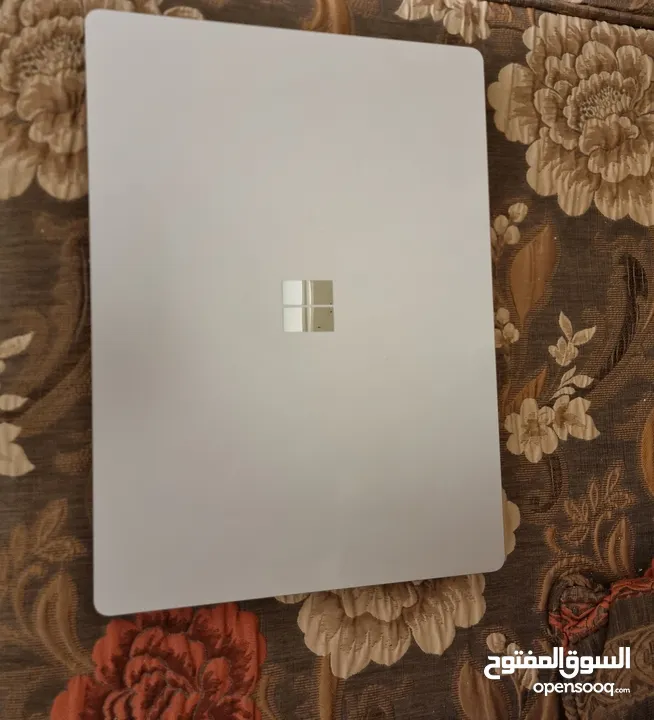 قابل للتفاوض لابتوب ميكروسوفت سيرفيس بحالة الوكالةcore i5 الجيل العاشر