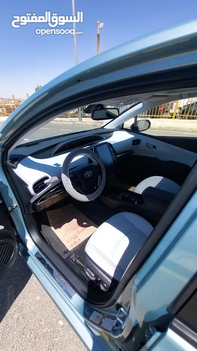 تويوتا بريوس 2022 ليمتد أعلى صنف فحص كامل TOYOTA PRIUS LIMITED FULLY LOODED