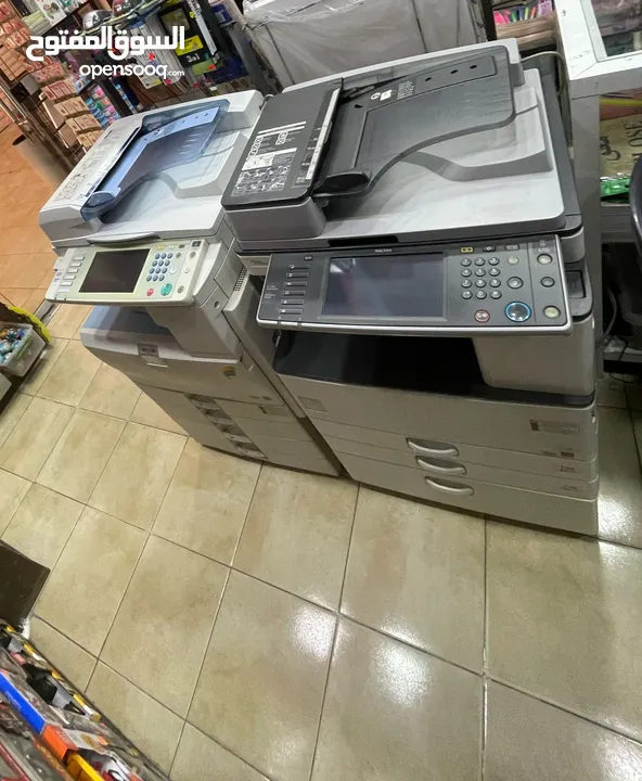 مكتبة وألعاب للبيع